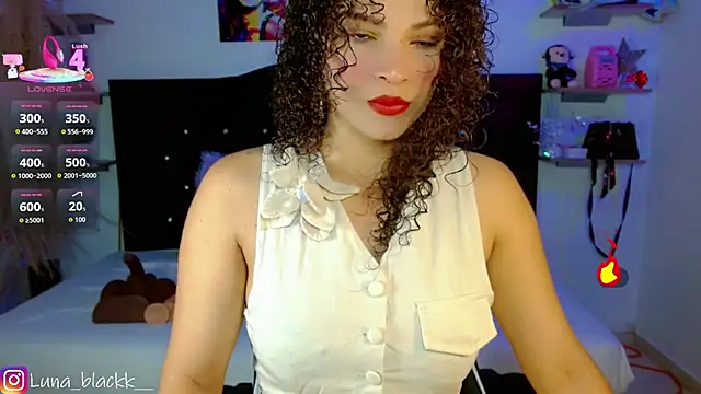 Snapshot of Luna_blackk chatting on 10-12-25, 09:05 Luna blackk online show from 10-12-25, 09:05