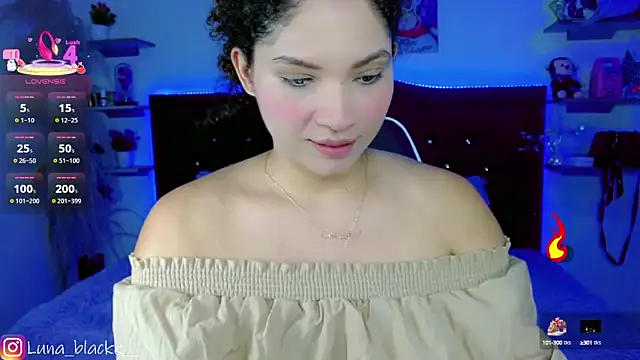 Snapshot of Luna_blackk chatting on 10-09-25, 09:04 Luna blackk online show from 10-09-25, 09:04
