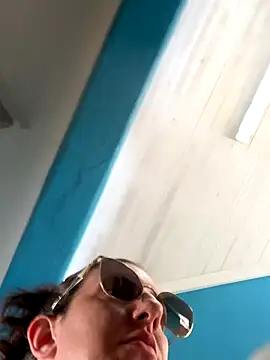 sweetsirenn online show from 10-20-25, 01:11