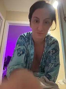 Snapshot of sweetsirenn chatting on 05-16-26, 02:43 sweetsirenn online show from 05-16-26, 02:43