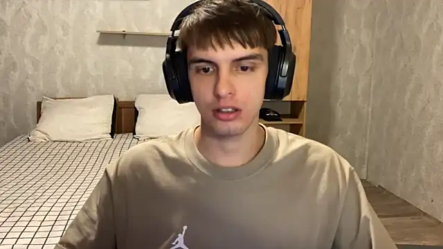 Snapshot of elliot_scott chatting on 09-14-25, 05:57 elliot scott online show from 09-14-25, 05:57