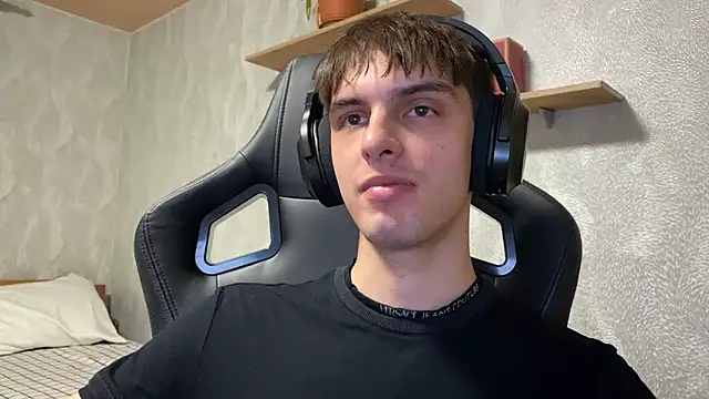 Snapshot of elliot_scott chatting on 09-29-25, 03:17 elliot scott online show from 09-29-25, 03:17