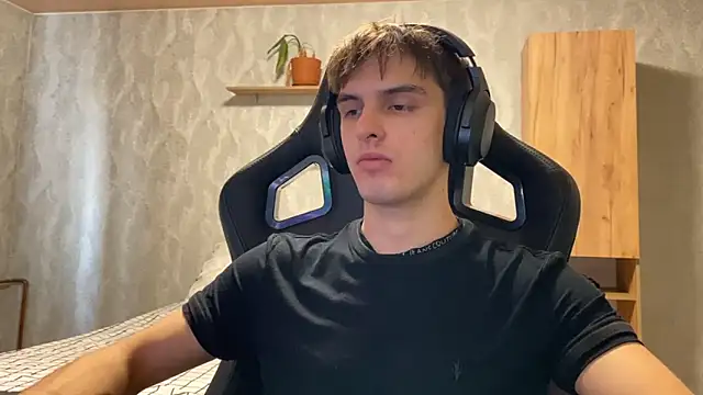 Snapshot of elliot_scott chatting on 09-23-25, 01:34 elliot scott online show from 09-23-25, 01:34