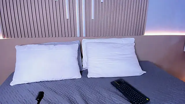 Snapshot of Camile_cute chatting on 02-13-26, 06:19 Camile cute online show from 02-13-26, 06:19