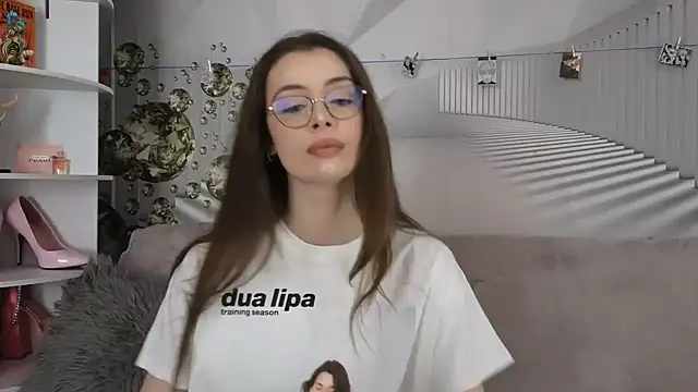 EvoletteLouLou online show from 12-22-25, 05:35