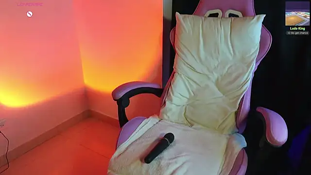 Snapshot of Anyone__666 chatting on 02-12-26, 11:04 Anyone 666 online show from 02-12-26, 11:04