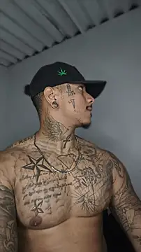 Snapshot of David_tatto1 chatting on 06-17-26, 03:06 David tatto1 online show from 06-17-26, 03:06