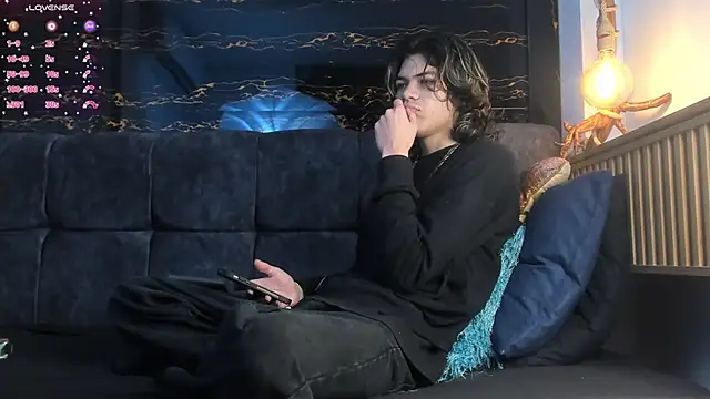 Diamond twink online show from 11-06-25, 03:43