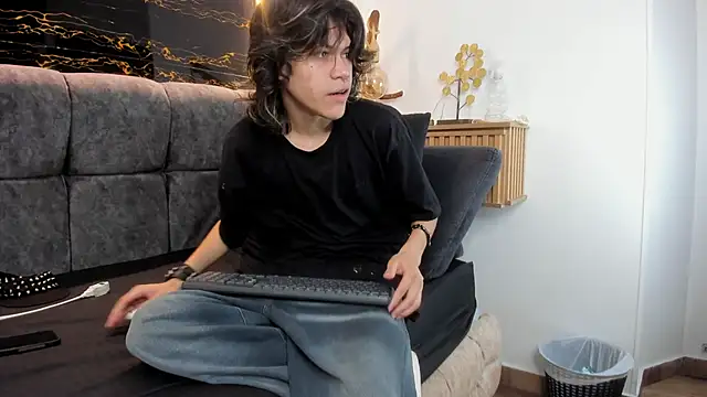 Snapshot of Diamond_twink chatting on 03-20-26, 01:45 Diamond twink online show from 03-20-26, 01:45