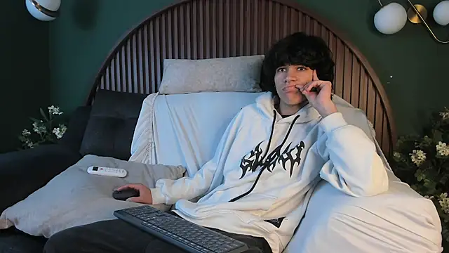 Diamond twink online show from 07-24-26, 07:15