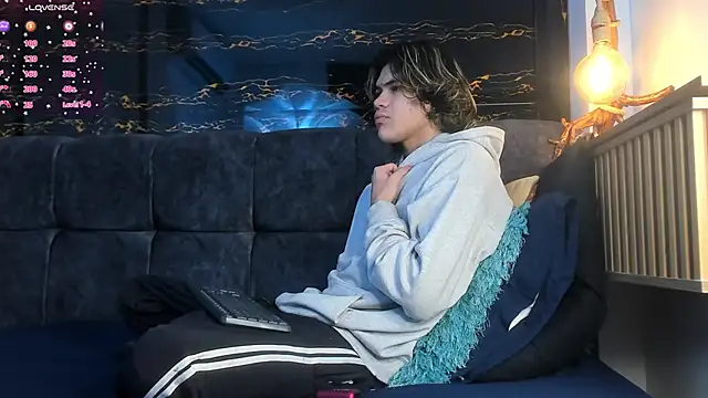 Diamond twink online show from 11-05-25, 03:53