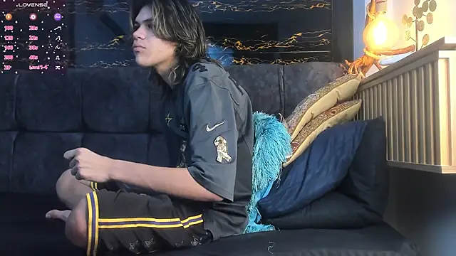 Diamond twink online show from 11-26-25, 04:01