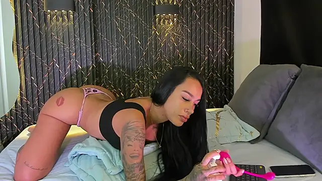 ZOETTAYLOR online show from 12-20-25, 10:45