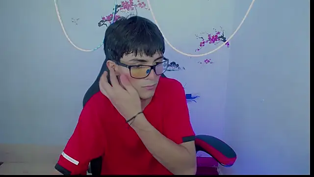 Thommy cute online show from 11-19-25, 01:27