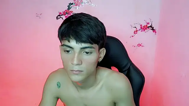 Snapshot of Thommy_cute chatting on 09-27-25, 06:14 Thommy cute online show from 09-27-25, 06:14