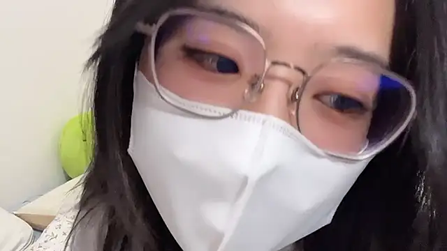 Snapshot of LHeart chatting on 09-17-25, 01:57 LHeart online show from 09-17-25, 01:57