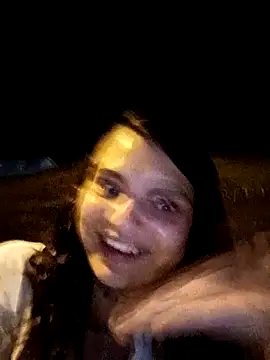 Snapshot of Alis_1327 chatting on 09-25-25, 01:33 Alis 1327 online show from 09-25-25, 01:33