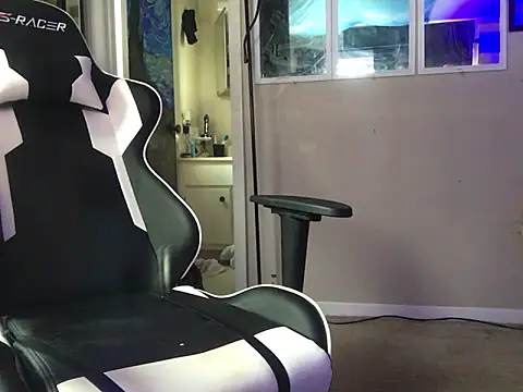 Snapshot of lilthicky352 chatting on 10-02-25, 02:20 lilthicky352 online show from 10-02-25, 02:20
