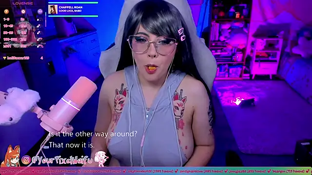 Snapshot of AlyssaRomanova chatting on 10-17-25, 02:48 AlyssaRomanova online show from 10-17-25, 02:48