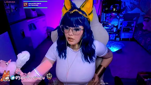 Snapshot of AlyssaRomanova chatting on 10-24-25, 03:05 AlyssaRomanova online show from 10-24-25, 03:05