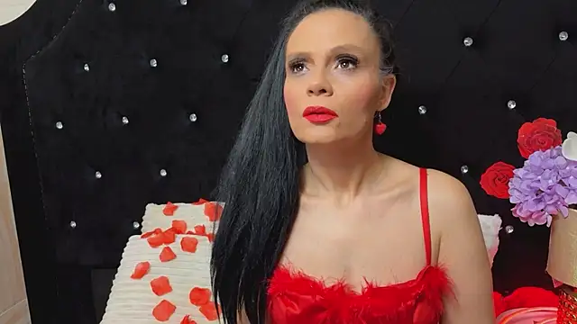 Snapshot of Sweeteest_Julie chatting on 02-15-26, 12:33 Sweeteest Julie online show from 02-15-26, 12:33