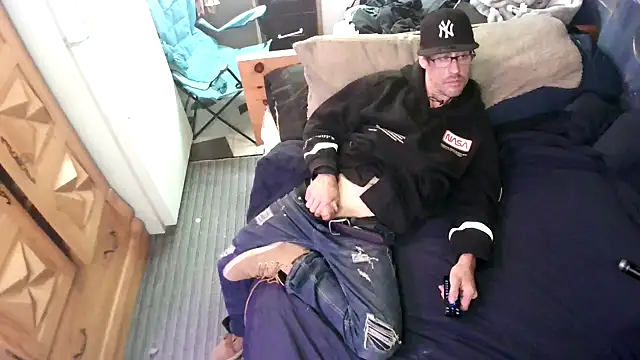 Snapshot of David1982qq chatting on 10-10-25, 11:27 David1982qq online show from 10-10-25, 11:27