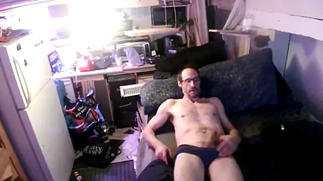 Snapshot of David1982qq chatting on 10-21-25, 06:13 David1982qq online show from 10-21-25, 06:13