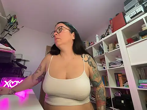 Snapshot of annalea85 chatting on 04-27-26, 03:32 annalea85 online show from 04-27-26, 03:32