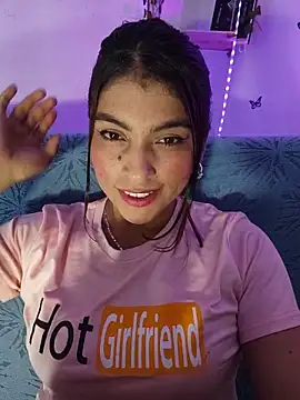 Snapshot of Fox_Roxxan chatting on 06-06-26, 02:17 Fox Roxxan online show from 06-06-26, 02:17
