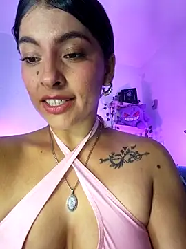 Snapshot of Fox_Roxxan chatting on 06-29-26, 02:29 Fox Roxxan online show from 06-29-26, 02:29