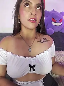 Snapshot of Fox_Roxxan chatting on 04-19-26, 02:34 Fox Roxxan online show from 04-19-26, 02:34