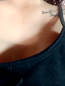 Fox Roxxan online show from 10-21-25, 01:38