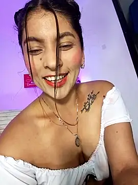 Snapshot of Fox_Roxxan chatting on 05-28-26, 02:19 Fox Roxxan online show from 05-28-26, 02:19