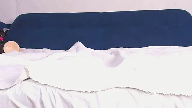 Snapshot of couplelove543 chatting on 10-23-25, 02:49 couplelove543 online show from 10-23-25, 02:49