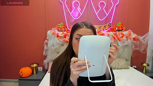 StacyWells online show from 10-26-25, 02:23