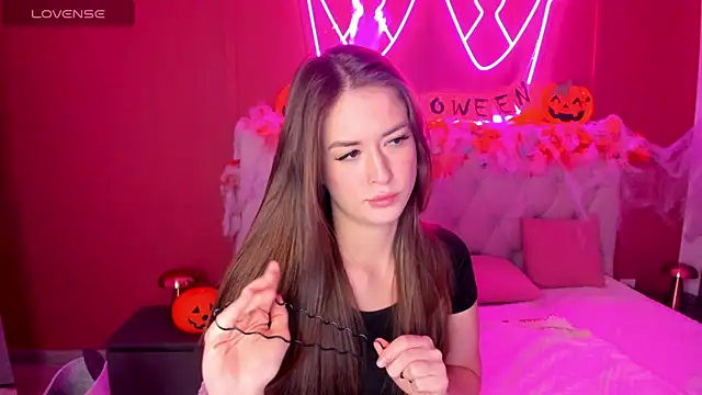 StacyWells online show from 10-28-25, 08:13