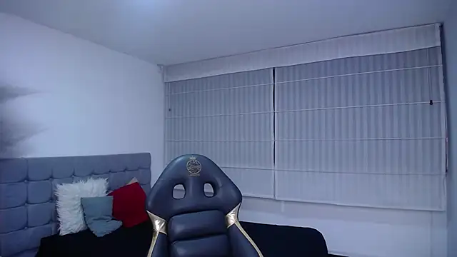 Stephany Rodriguez online show from 11-04-25, 03:05