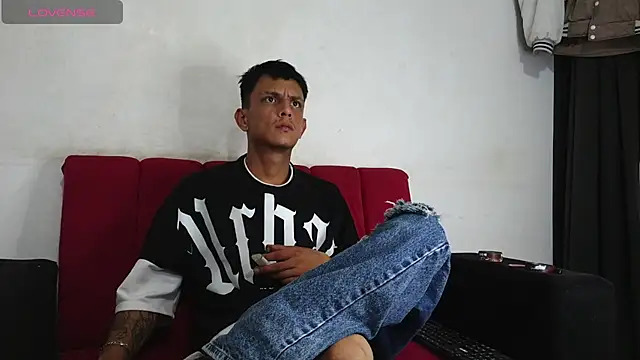 Snapshot of andrewcoopper1 chatting on 06-26-26, 02:50 andrewcoopper1 online show from 06-26-26, 02:50