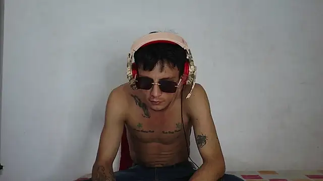 Snapshot of andrewcoopper1 chatting on 02-08-26, 04:32 andrewcoopper1 online show from 02-08-26, 04:32