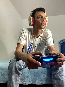 Snapshot of andrewcoopper1 chatting on 09-25-25, 03:34 andrewcoopper1 online show from 09-25-25, 03:34