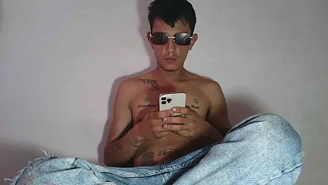 Snapshot of andrewcoopper1 chatting on 01-31-26, 07:12 andrewcoopper1 online show from 01-31-26, 07:12