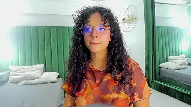 Snapshot of Sweet_Lucyy chatting on 10-02-25, 05:55 Sweet Lucyy online show from 10-02-25, 05:55