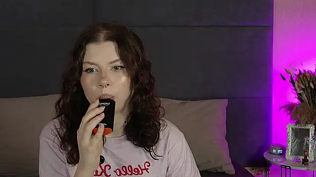Snapshot of RianaRey chatting on 06-19-26, 06:19 RianaRey online show from 06-19-26, 06:19