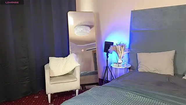 Snapshot of RianaRey chatting on 06-16-26, 06:02 RianaRey online show from 06-16-26, 06:02