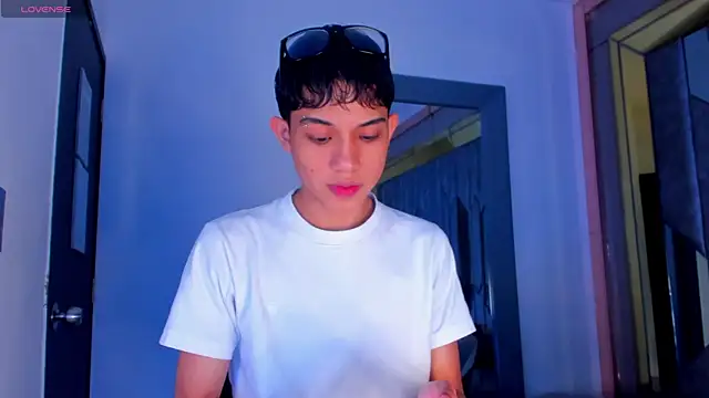 Sebax Young online show from 05-18-26, 08:35
