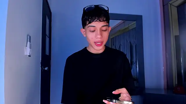 Snapshot of Sebax_Young chatting on 02-28-26, 08:19 Sebax Young online show from 02-28-26, 08:19