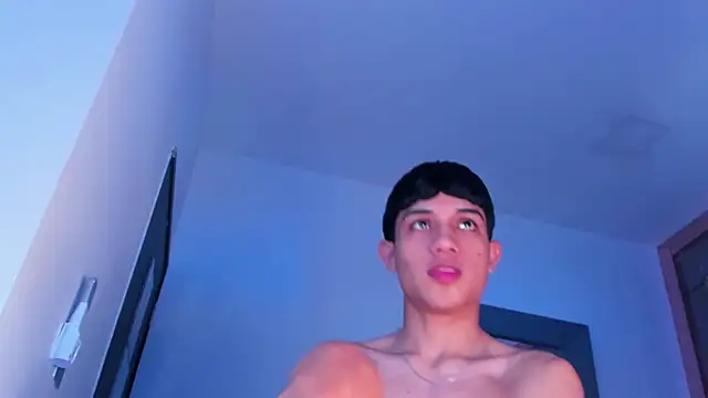 Snapshot of Sebax_Young chatting on 02-21-26, 08:00 Sebax Young online show from 02-21-26, 08:00