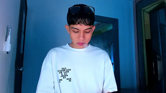 Snapshot of Sebax_Young chatting on 02-14-26, 08:20 Sebax Young online show from 02-14-26, 08:20