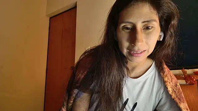 Snapshot of _MoonLipson_ chatting on 10-15-25, 06:00 MoonLipson online show from 10-15-25, 06:00