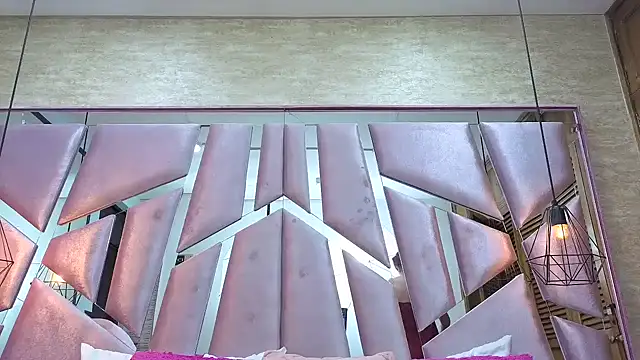 ThaliaCross online show from 02-15-26, 12:26